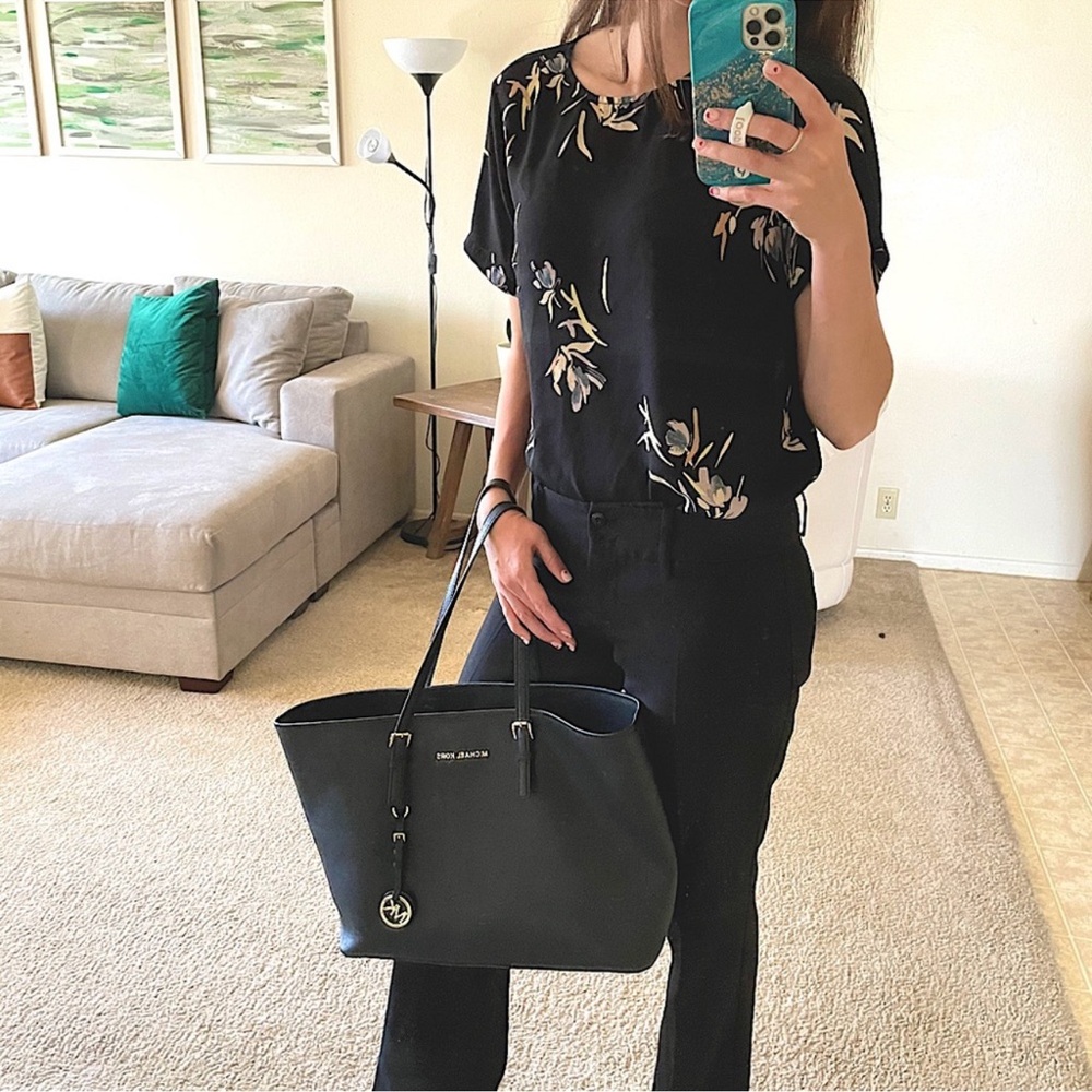 A new day black floral print pastel short sleeve blouse keyhole back